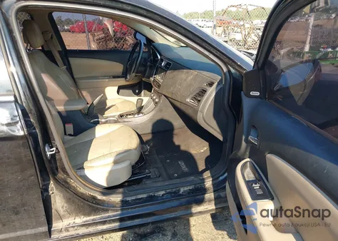 2013 Chrysler 200 Limited z USA, uszkodzony, nr VIN 1C3CCBCG0DN523914